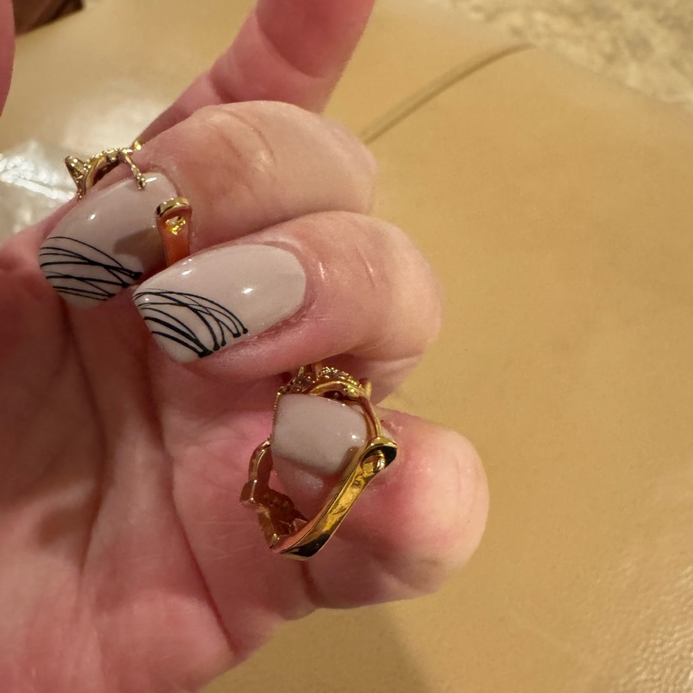 Elegant Gold and Green Panther Earrings - Picture 6 of 7